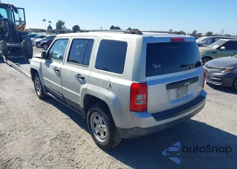 2013 Jeep Patriot Sport z USA, uszkodzony, nr VIN 1C4NJPBA8DD130009